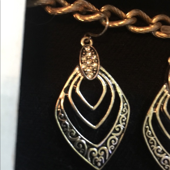 Earrings - Picture 2 of 8